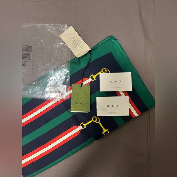 New Gucci Scarf Wraps Necktie Headband
Headscarf Horsebit - Picture 6 of 8